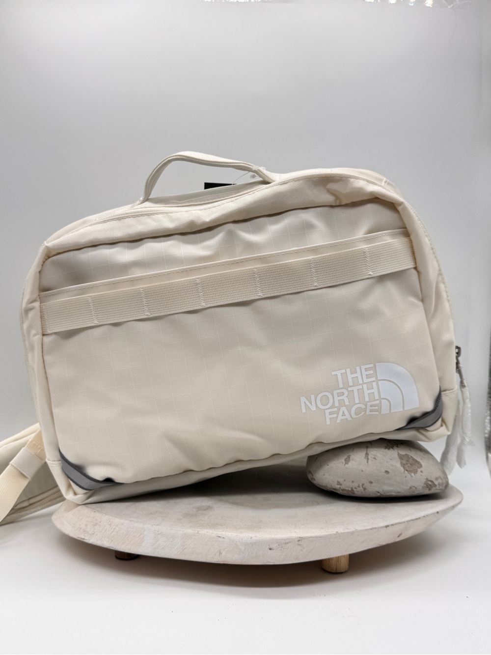 The North Face Base Camp Voyager Sling Bag 11L White Dune Cream Crossbody NWT